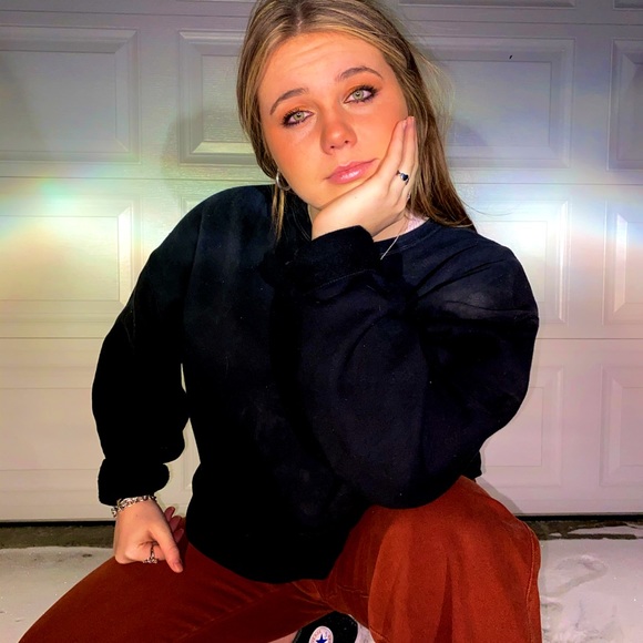 Meet your Posher, Megan - Picture 3 of 3